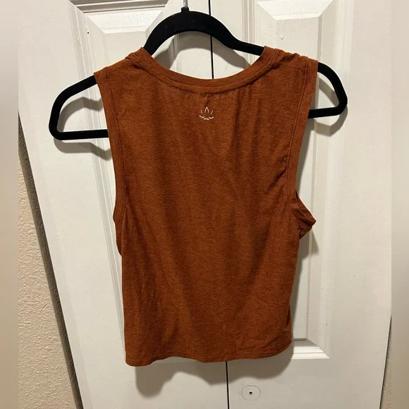 Beyond Yoga Front Twist Muscle Tank in Brown Featherweight   , size XS - Picture 2 of 8